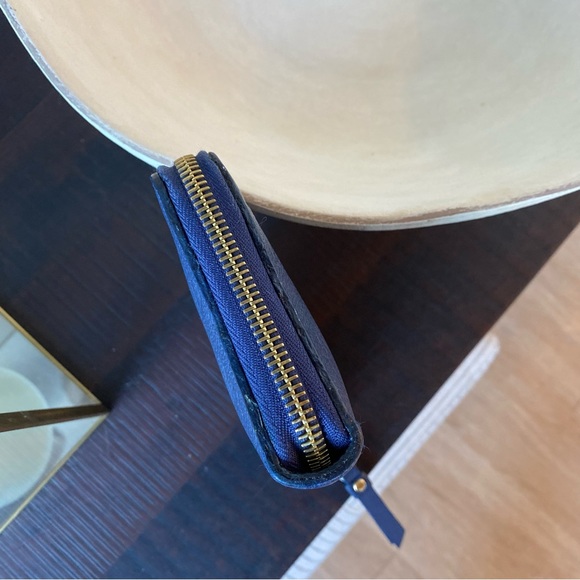 Louis Vuitton Zippy Wallet - Picture 9 of 9